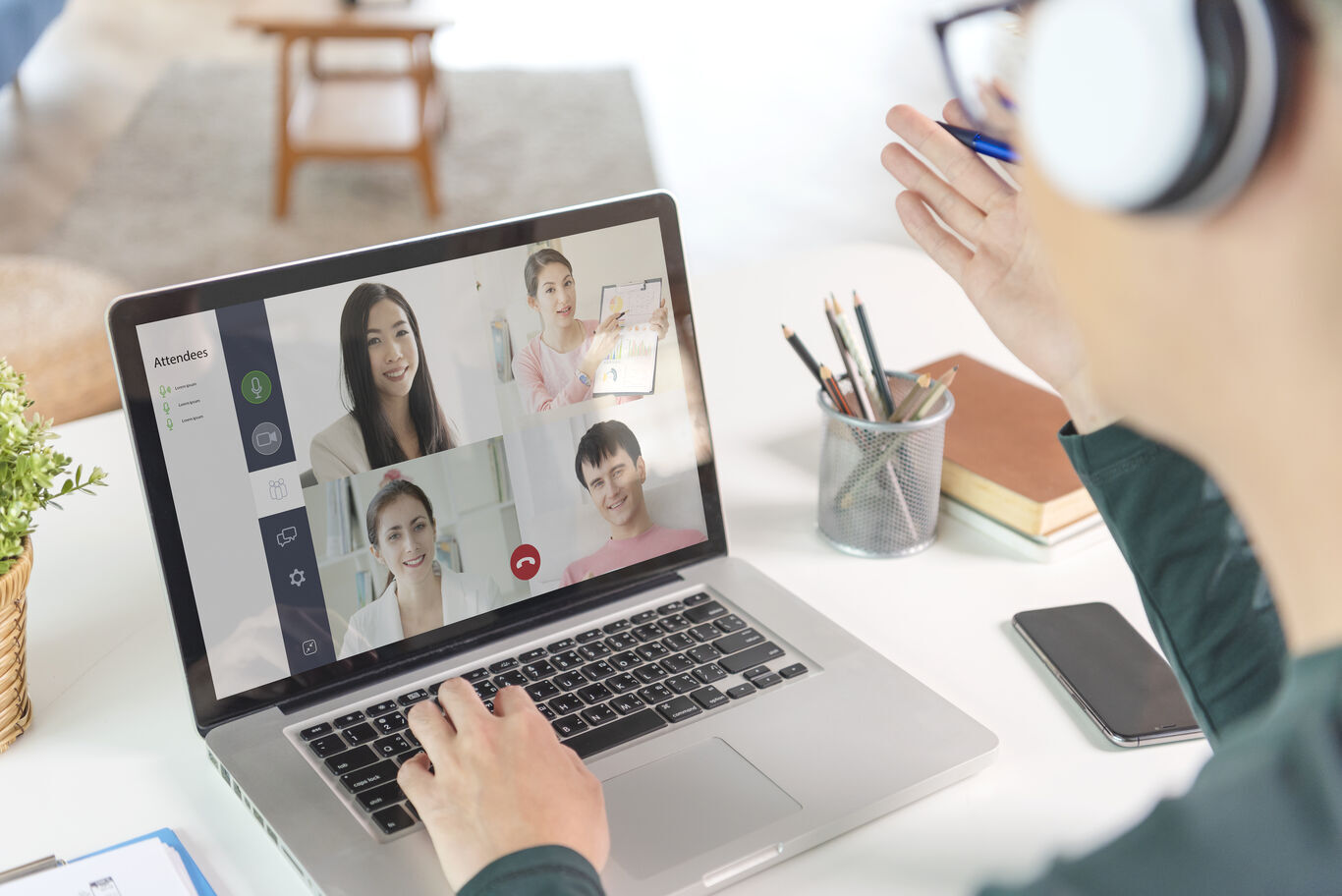 aplikasi video conference sebagai salah satu solusi komunikasi digital untuk meeting yang efektif (1).jpg