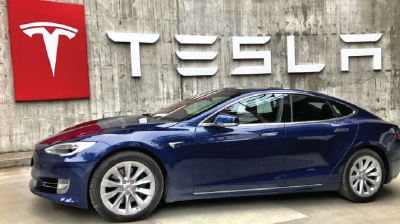 Mobil listrik Tesla