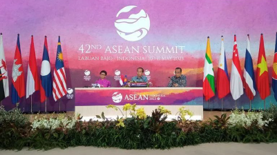 Presiden RI Joko Widodo (tengah) Pada KTT ASEAN ke-42 di Labuan Bajo, Indonesia