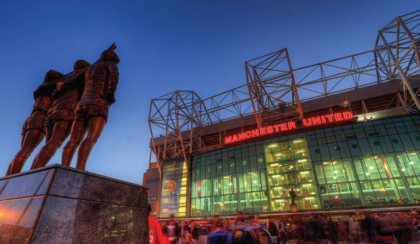 Patung United Trinity di Depan Old Trafford yang Jadi Simbol Tiga Pemain Legenda MU; Bobby Charlton, Denis Law, dan George Best