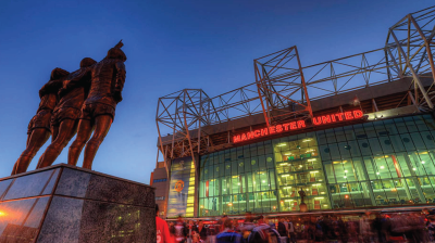 Patung United Trinity di Depan Old Trafford yang Jadi Simbol Tiga Pemain Legenda MU; Bobby Charlton, Denis Law, dan George Best