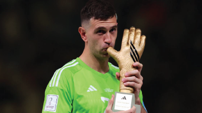 Emiliano Martinez, Kiper Terbaik di Dunia Saat Ini Ketika Menerima Penghargaan FIFA Golden Glove 2022