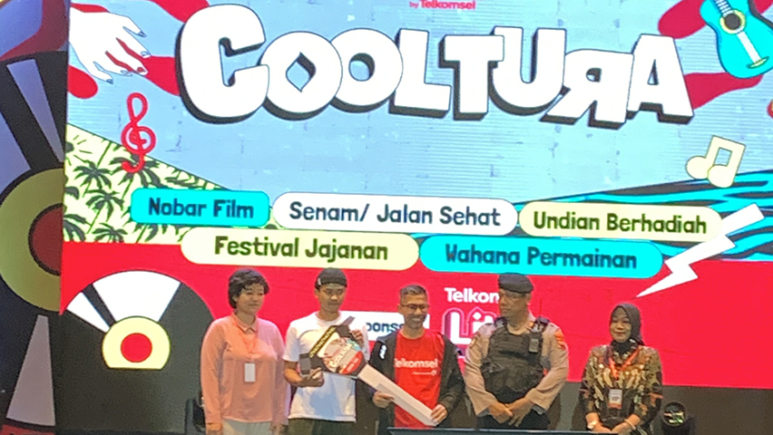 Suasana Booth Kuliner dan Wahana Permainan di Festival Cooltura, Bojonegoro