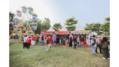 Suasana Booth Kuliner dan Wahana Permainan di Festival Cooltura, Bojonegoro