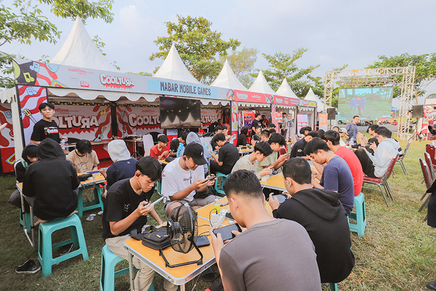 Suasana Booth Kuliner dan Wahana Permainan di Festival Cooltura, Bojonegoro