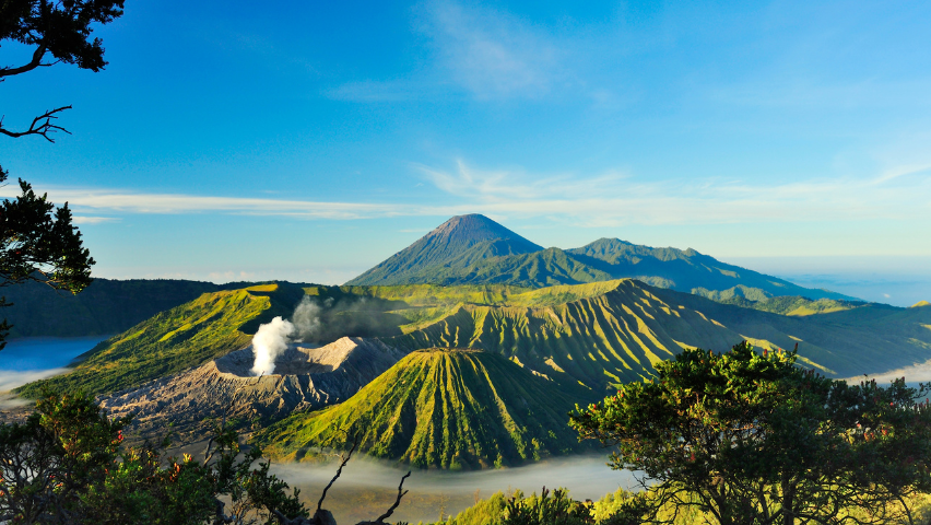 Wisata ke Gunung Bromo, Bisa Naik Kuda di Tengah Pasir